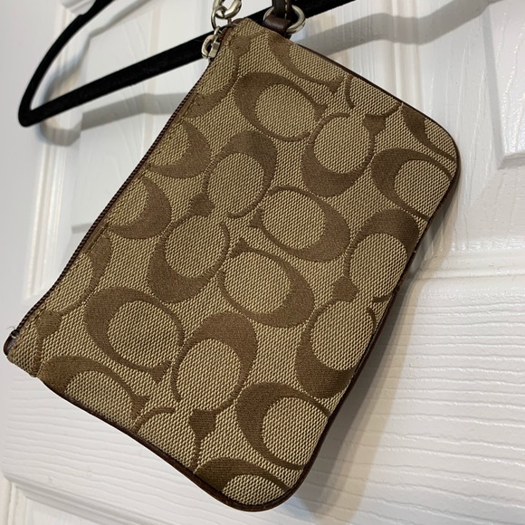 Amazing condition Coach Wristlet - Picture 3 of 3